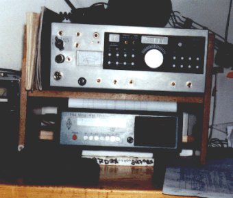 Mj Digital - ten na grze w przeronitej obudowie, poniej 3001 na 144MHz